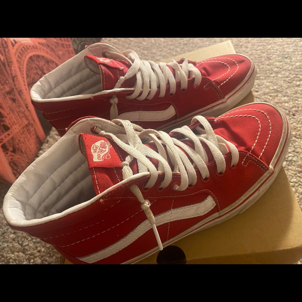 Women Vans. Can fit a men size 7.5.